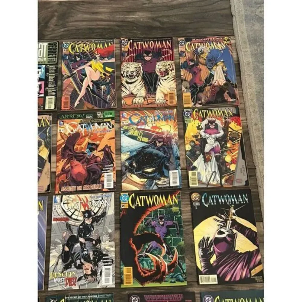 Miscellaneous Lot Of 24‎ Vintage Catwoman DC Comics Most are 90s Paperback